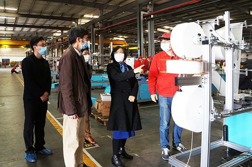 青浦区政协主席李华桂等向导莅临上海威客电竞VKGAME调研