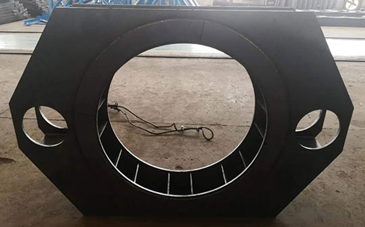 上；Ｍ客电竞VKGAME机械人焊接事情站焊接大型工件